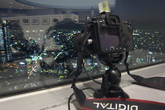 雲台とSLIKの展示台を活用してカメラを固定